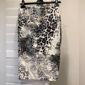 MarcCain snow leopard pull on pencil skirt. N1 which is like 2/4